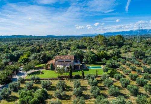 Llubi Holiday Home Sleeps 8 With Pool Air Con And Wifi