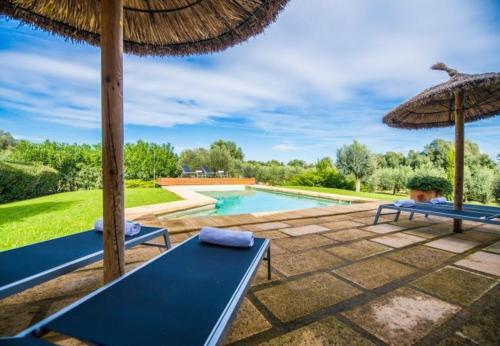 Llubi Holiday Home Sleeps 8 With Pool Air Con And Wifi