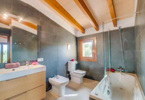 Llubi Holiday Home Sleeps 8 With Pool Air Con And Wifi