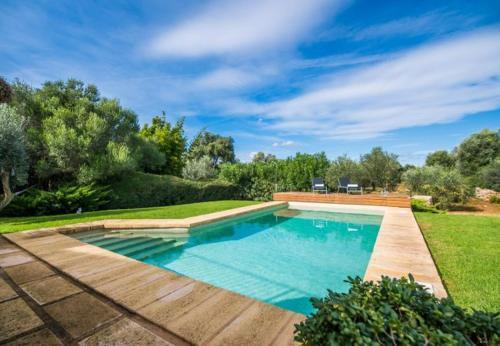 Llubi Holiday Home Sleeps 8 With Pool Air Con And Wifi