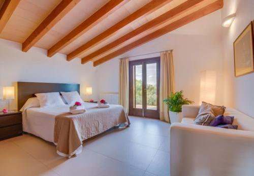 Llubi Holiday Home Sleeps 8 With Pool Air Con And Wifi
