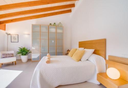 Llubi Holiday Home Sleeps 8 With Pool Air Con And Wifi