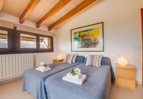 Llubi Holiday Home Sleeps 8 With Pool Air Con And Wifi