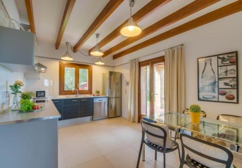 Llubi Holiday Home Sleeps 8 With Pool Air Con And Wifi