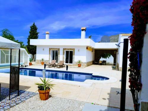 Beautiful 5-bed Villa In Fortuna