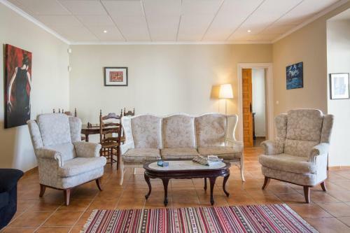 Beautiful 5-bed Villa In Fortuna