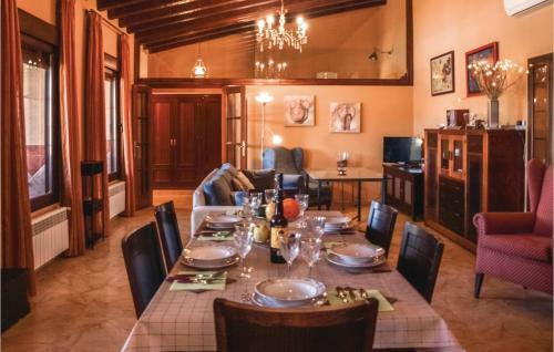 Three-bedroom Holiday Home In Lucena