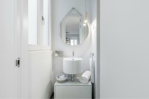 Justicia Apartment By Flatsweethome