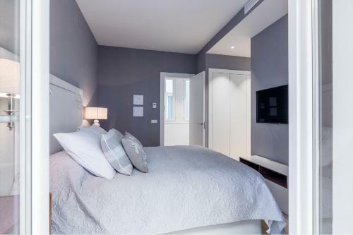 Justicia Apartment By Flatsweethome