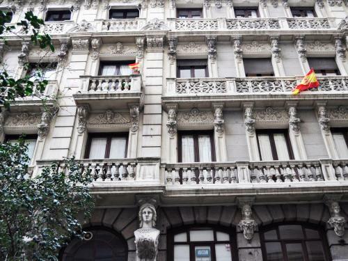 Hostal Grand Via House