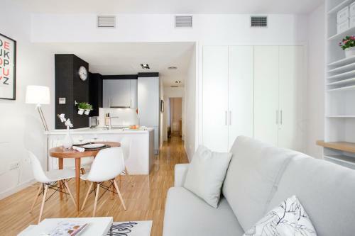 Gran Via Apartment By Flatsweethome