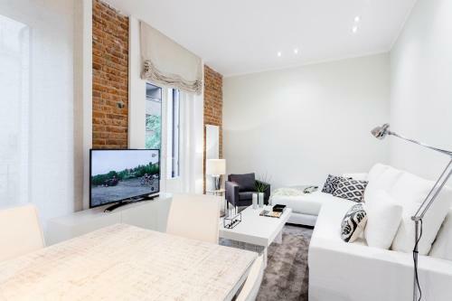 Alcantara Apartment By Flatsweethome