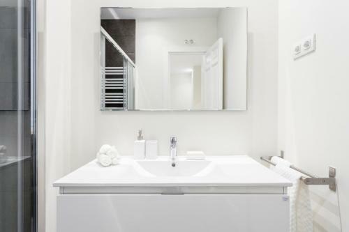 Alcantara Apartment By Flatsweethome