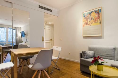 Apartment Paseo Del Prado 16-105