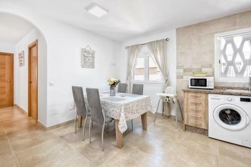 Malaga Station Apartment By Rafleys