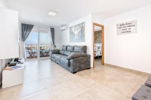 Malaga Station Apartment By Rafleys
