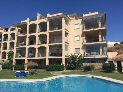 Sunny, Quiet And Spacious Apartment Nearby The Sea