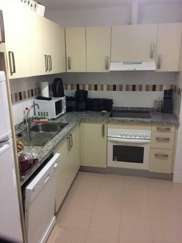 Sunny, Quiet And Spacious Apartment Nearby The Sea