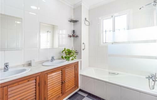 Awesome Home In M�laga W/ Wifi And 2 Bedrooms