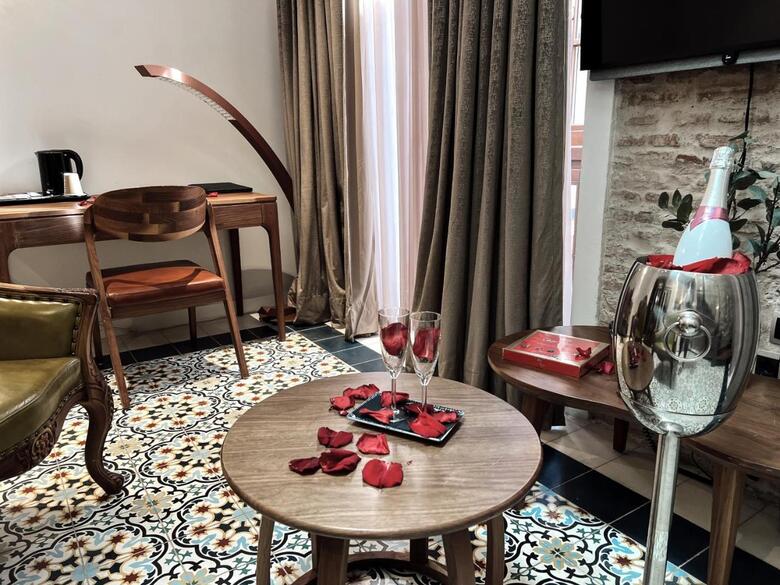 Anahita Boutique Hotel