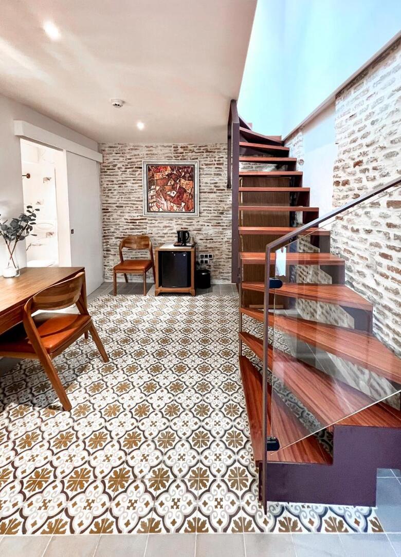 Anahita Boutique Hotel
