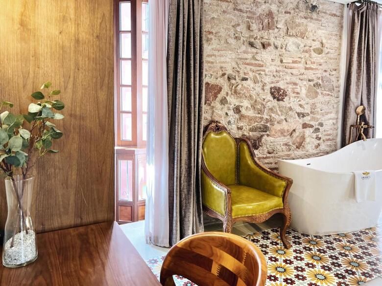 Anahita Boutique Hotel