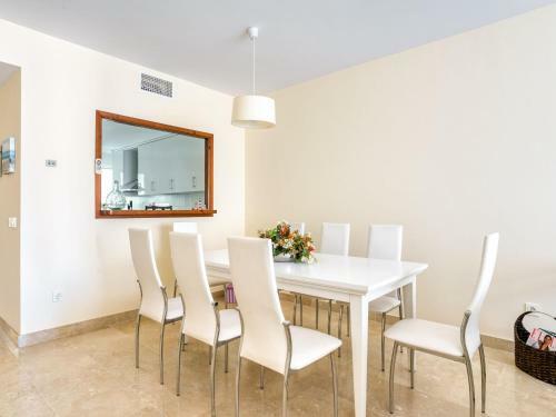 Comfortable Apartment In Manilva With Swimming Pool