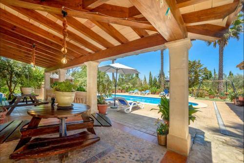 Manacor Villa Sleeps 8 With Pool And Air Con