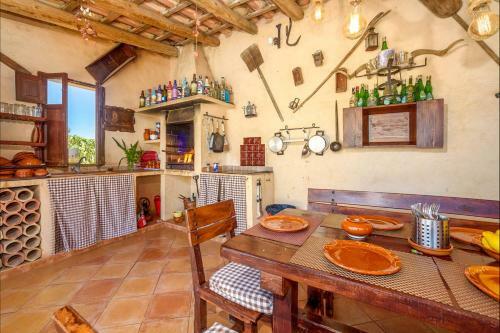 Manacor Villa Sleeps 8 With Pool And Air Con