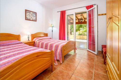 Manacor Villa Sleeps 8 With Pool And Air Con