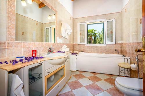 Manacor Villa Sleeps 8 With Pool And Air Con