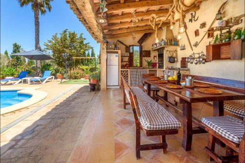 Manacor Villa Sleeps 8 With Pool And Air Con