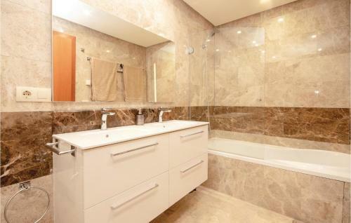 Three-bedroom Holiday Home In Manilva