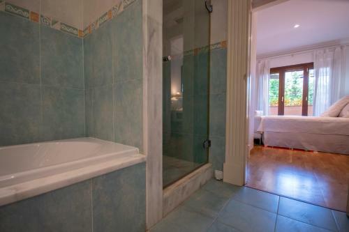 Luxury Beachside Villa In Los Monteros