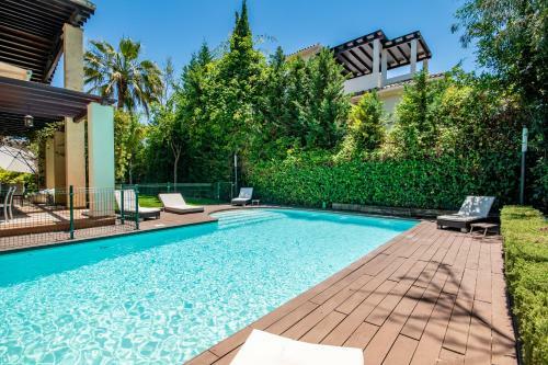 Luxury Beachside Villa In Los Monteros