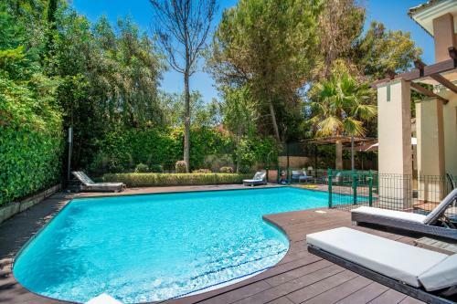 Luxury Beachside Villa In Los Monteros