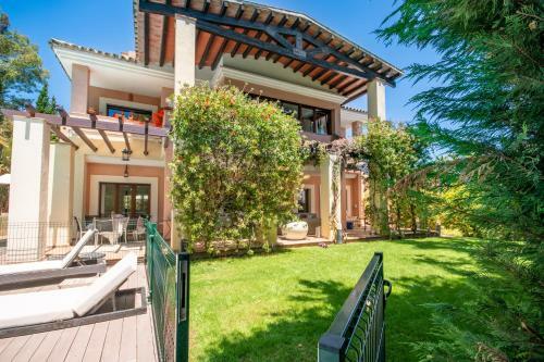 Luxury Beachside Villa In Los Monteros