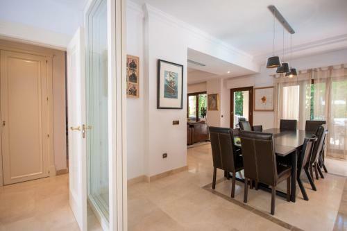 Luxury Beachside Villa In Los Monteros
