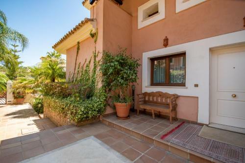 Luxury Beachside Villa In Los Monteros