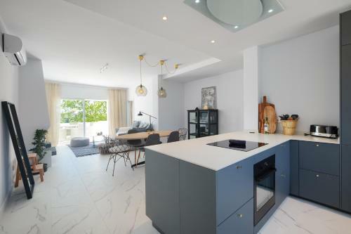 Contemporary Scandinavian Style Open Plan Apartment With 2 Terraces