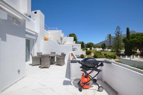 Contemporary Scandinavian Style Open Plan Apartment With 2 Terraces