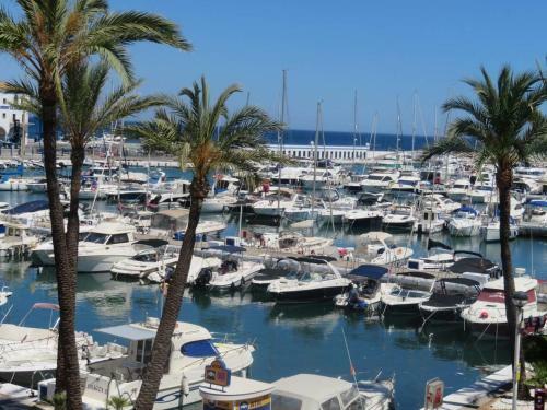 2-bed Apartment In A Superb Location With Pool