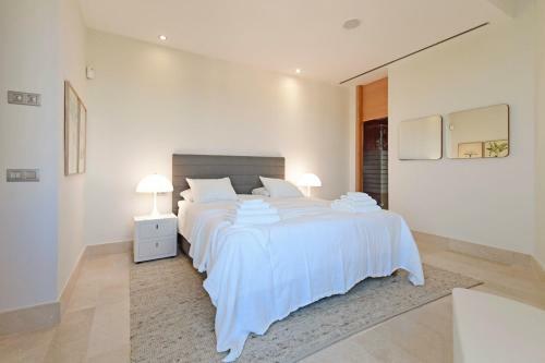 Nueva-carteya Villa Sleeps 14 With Pool