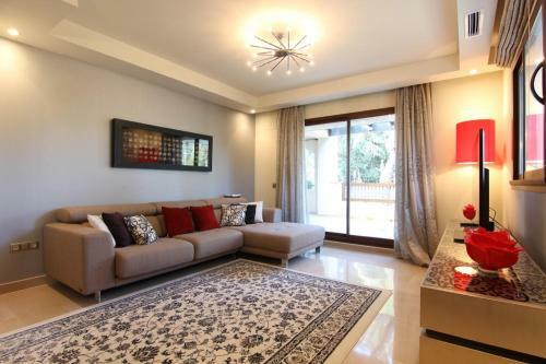 Medina Banus Apartment By Rafleys