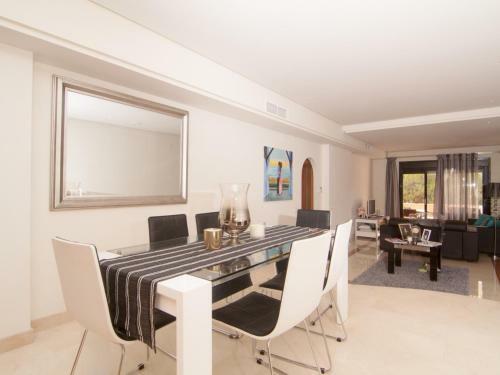 Apartamento de 2 Dormitorios En Las Mimosas