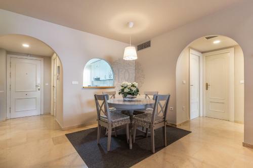 Guadalmina Beach Apartment By Dahlia Group