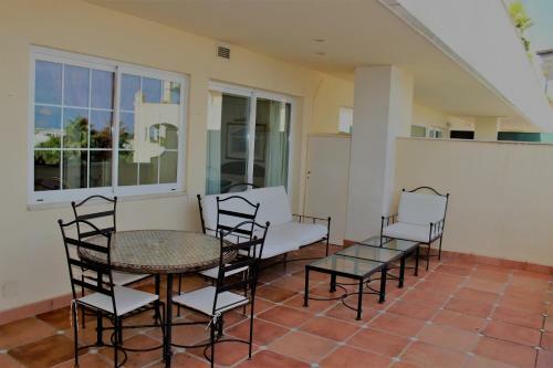 Apartamento En Hotel Guadalpin Con Piscina Y Terraza