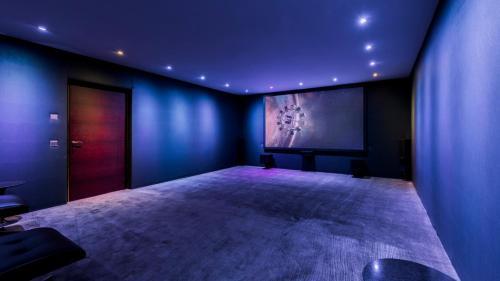 Marbella Villa Sleeps 12 With Pool And Air Con
