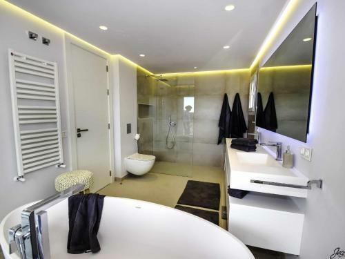 7001 Exquisite High Standard Villa, Heated Pool