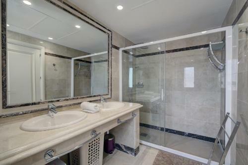 Modern Two Bedroom Duplex Pent House Apartment In Sierra Blanca